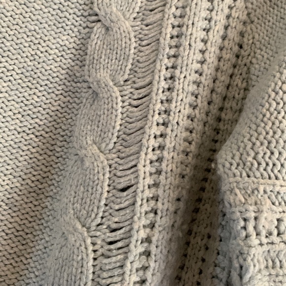 Super soft & comfy AE 🦅 sweater - Picture 5 of 10